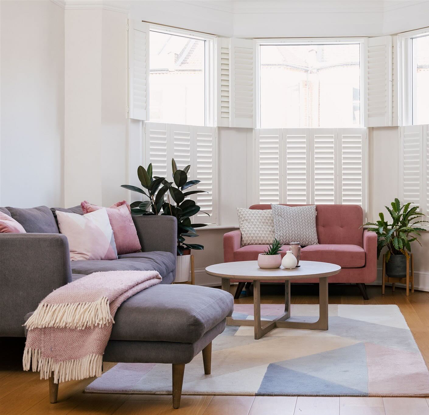 Blush and Brass - סלון