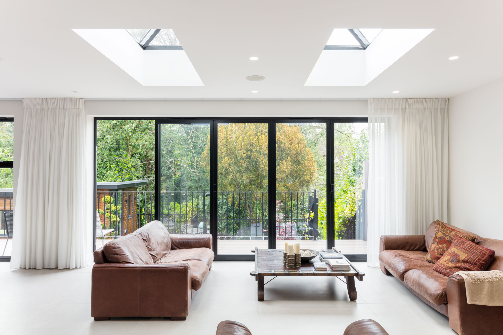 אדגוור - סלון עם חלונות גג